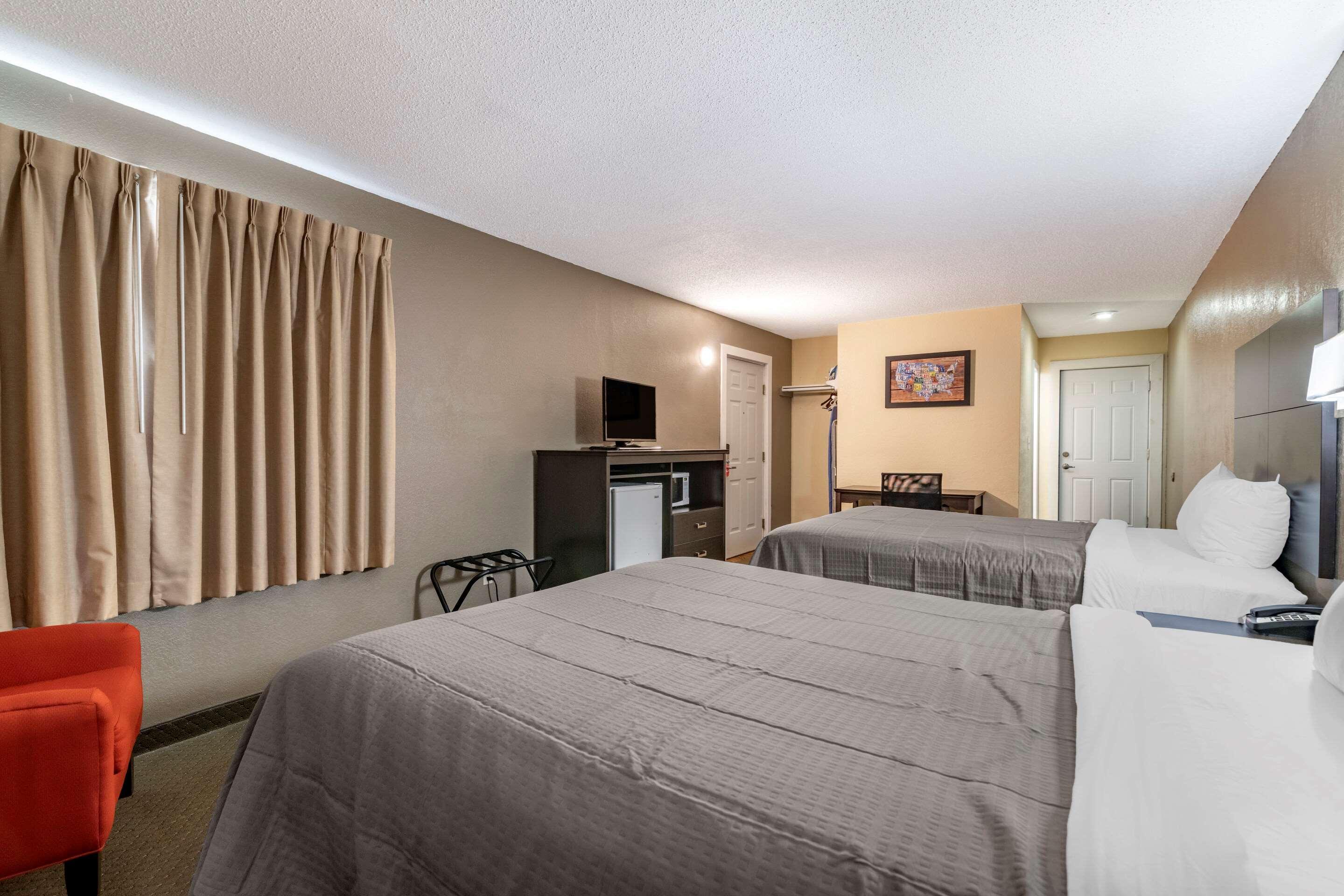 Rodeway Inn Lake George Outlets Экстерьер фото