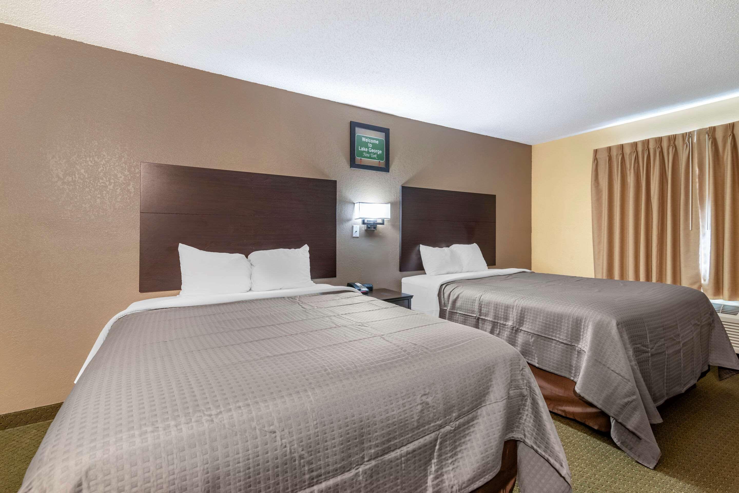 Rodeway Inn Lake George Outlets Экстерьер фото