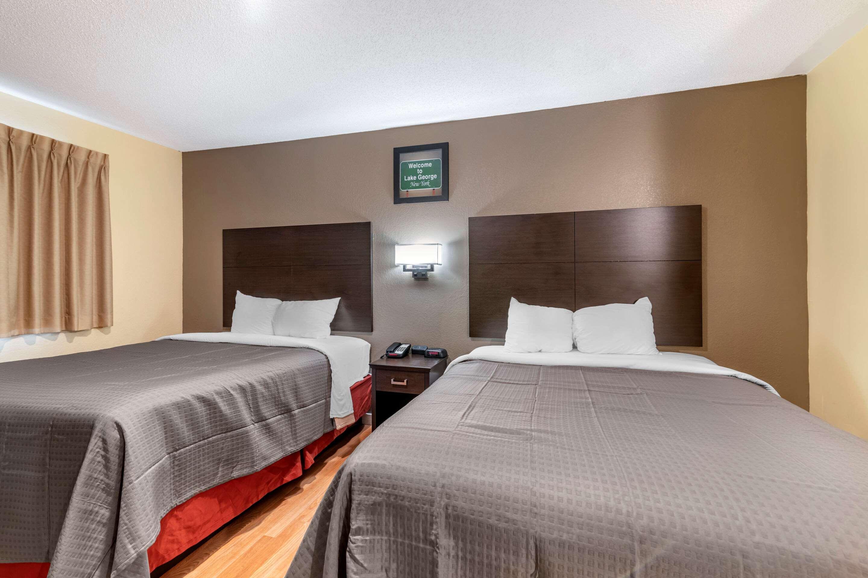 Rodeway Inn Lake George Outlets Экстерьер фото
