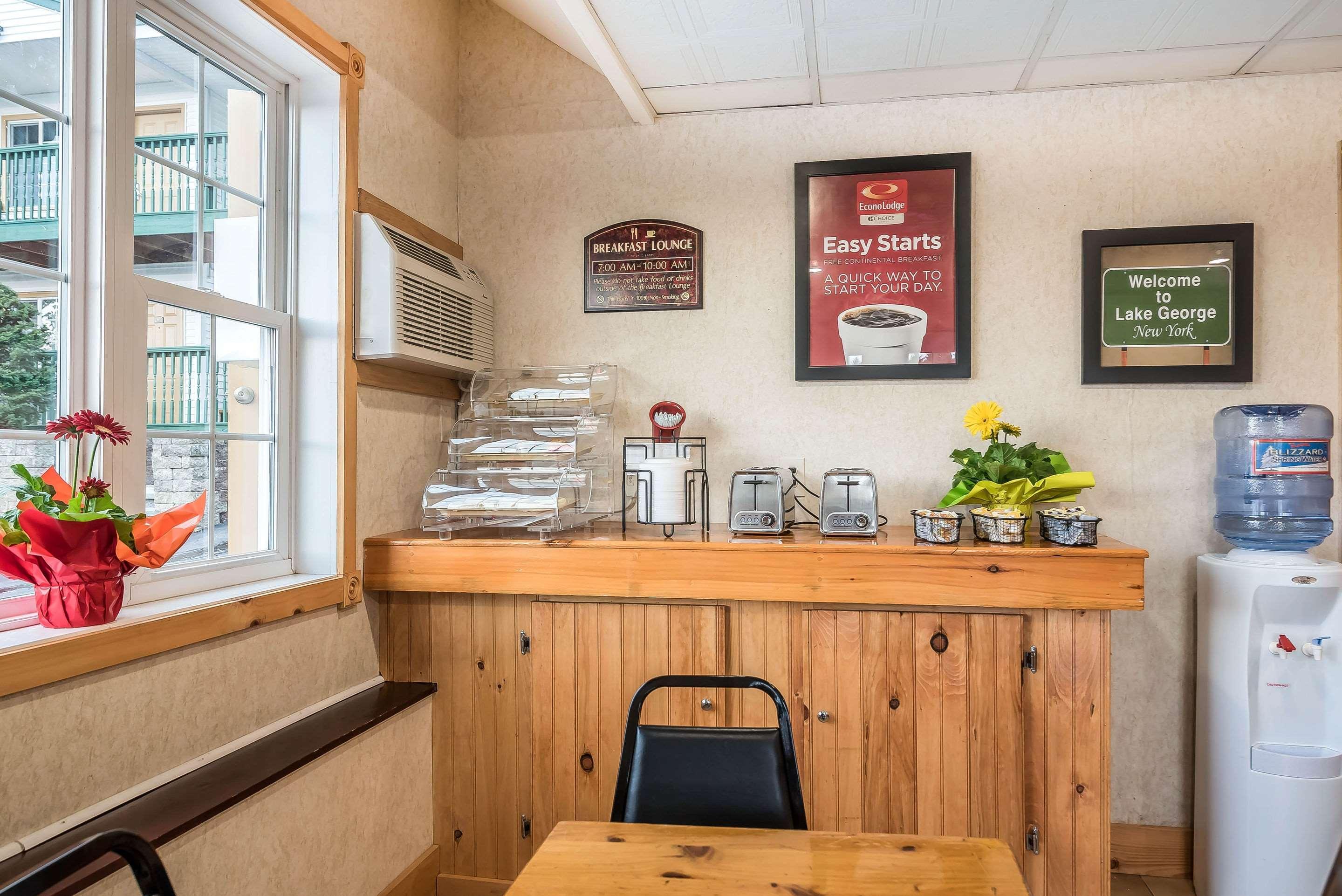 Rodeway Inn Lake George Outlets Экстерьер фото