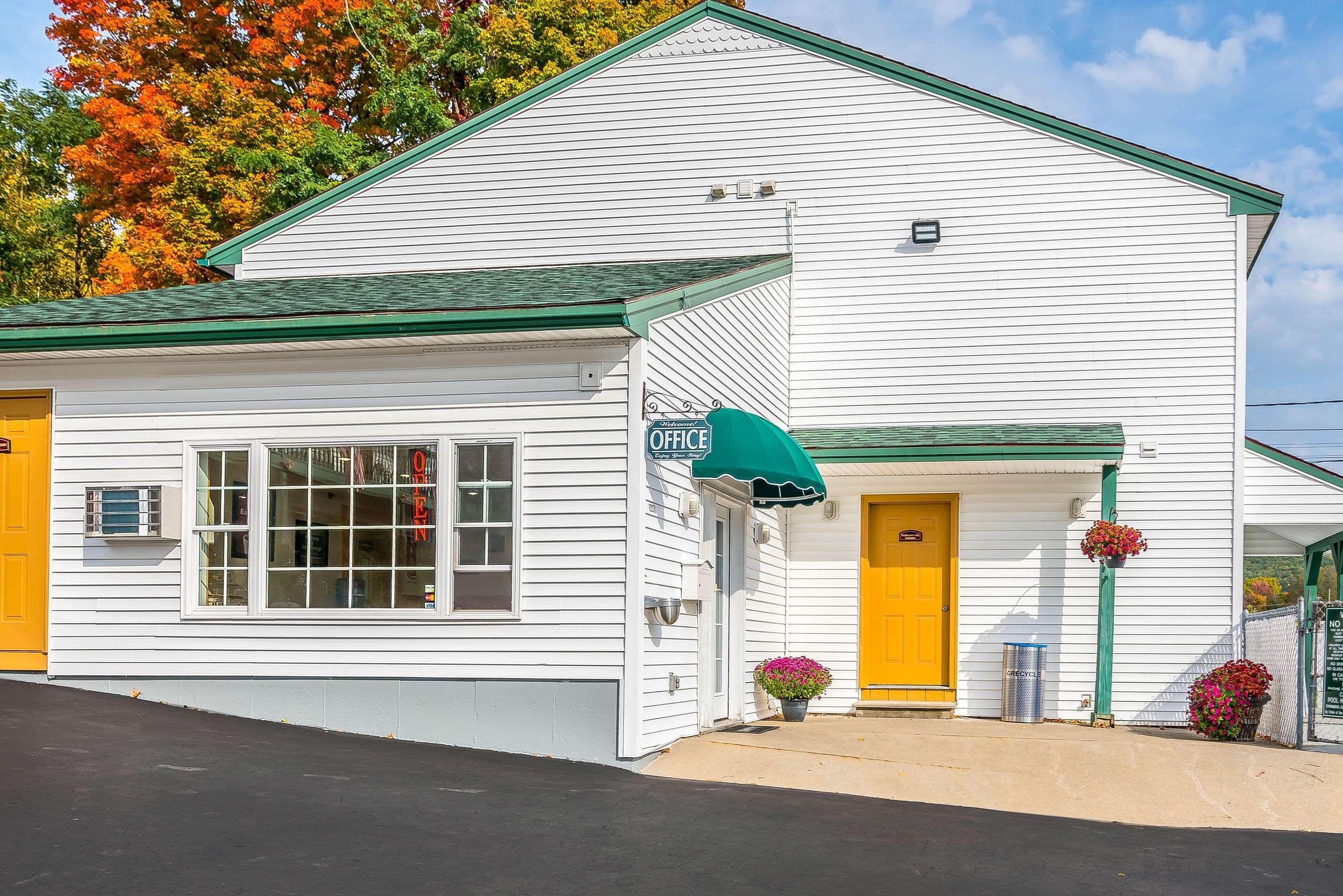 Rodeway Inn Lake George Outlets Экстерьер фото
