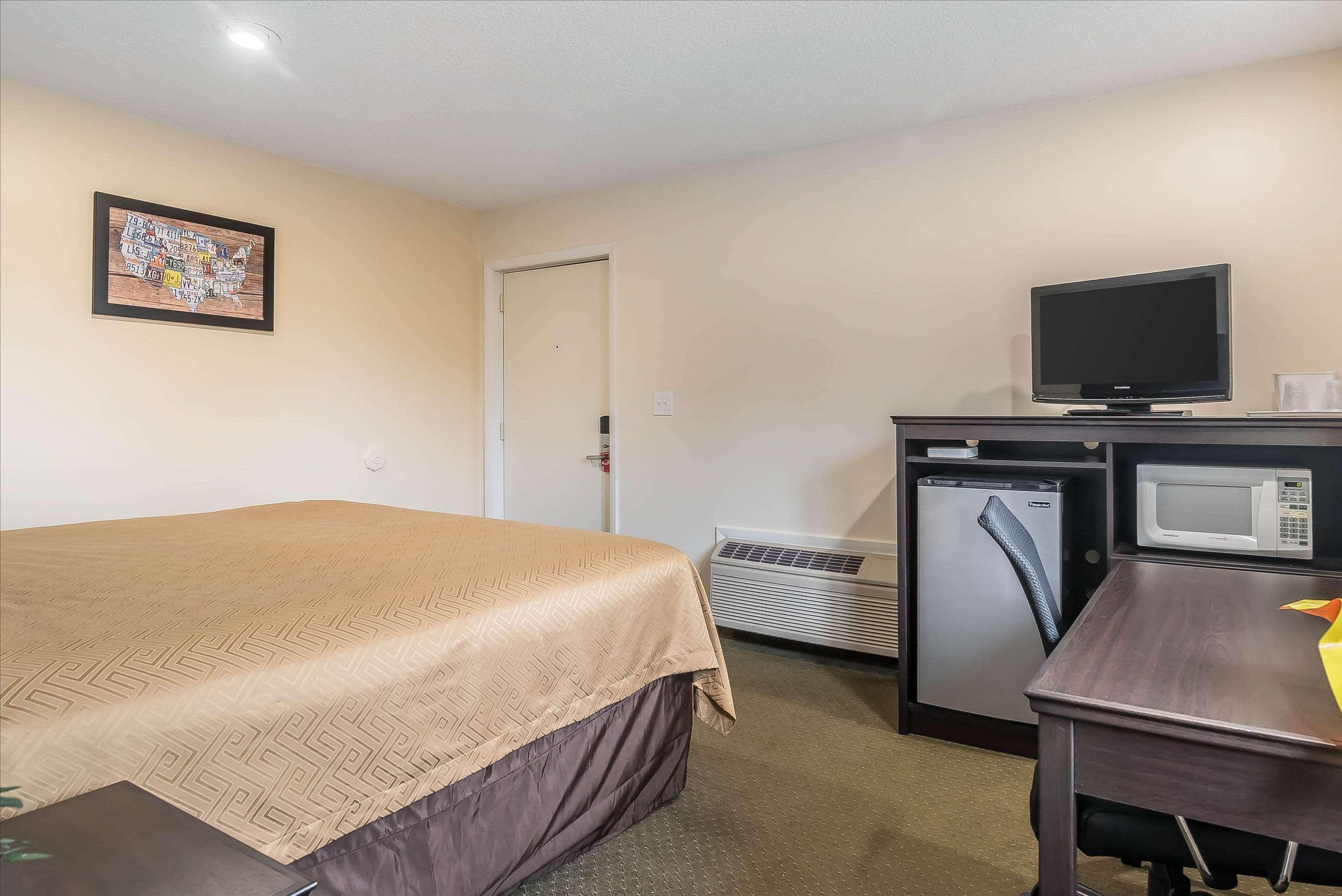 Rodeway Inn Lake George Outlets Экстерьер фото