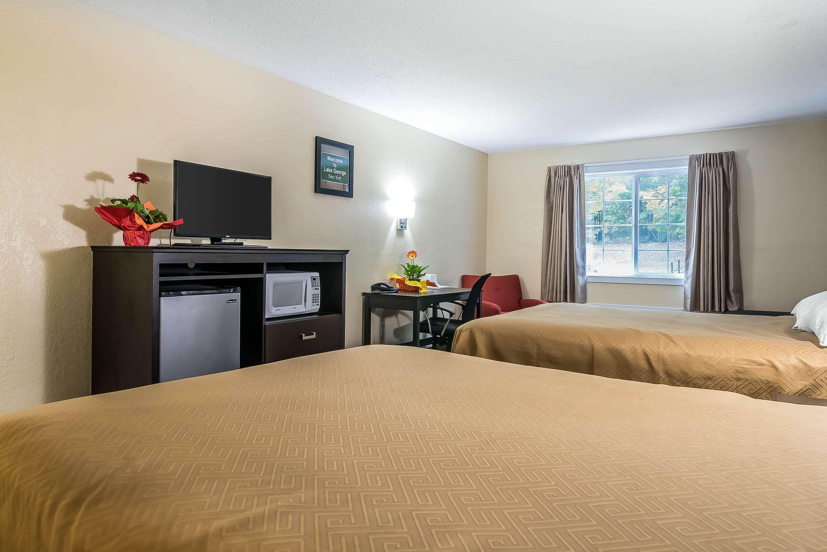 Rodeway Inn Lake George Outlets Экстерьер фото