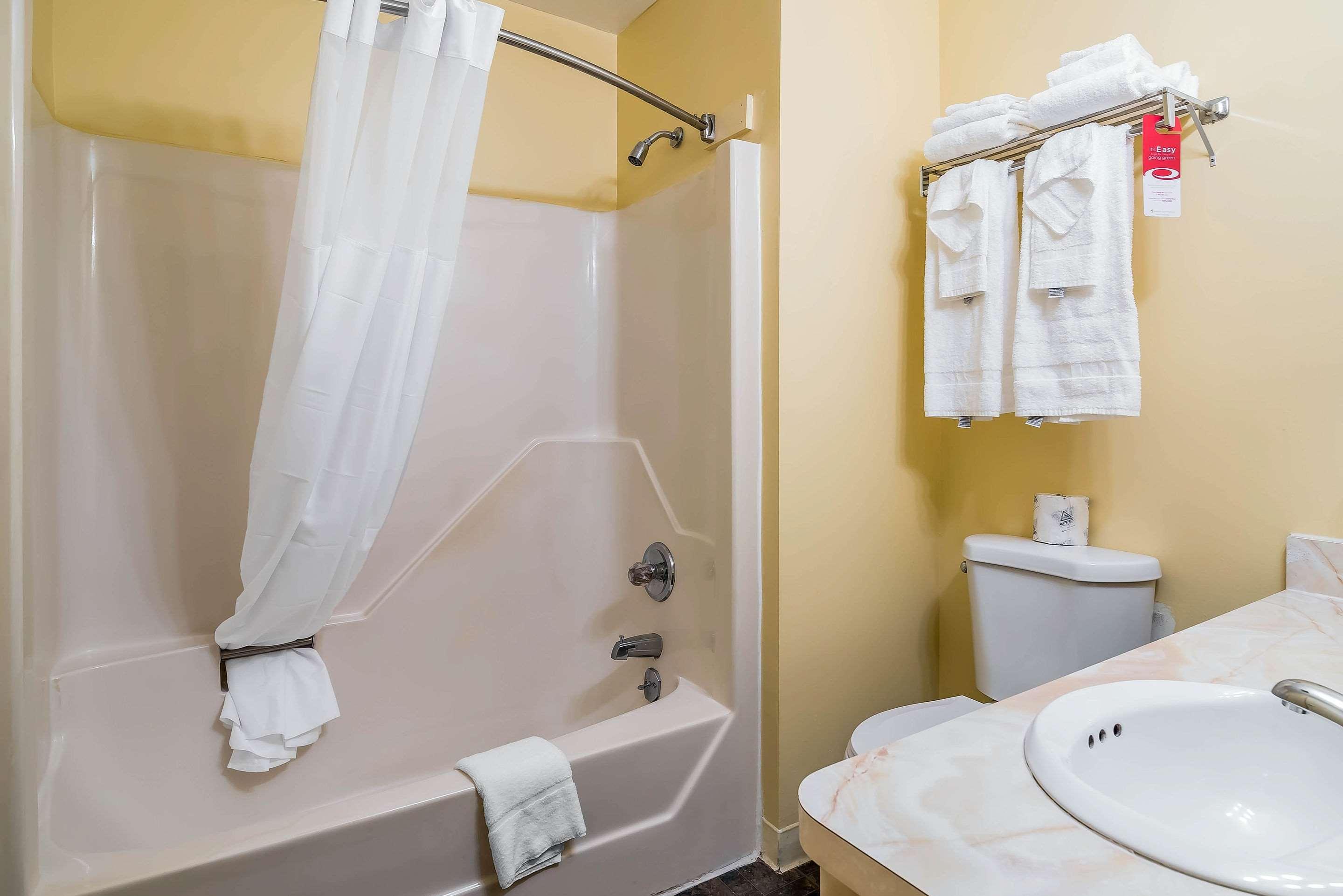 Rodeway Inn Lake George Outlets Экстерьер фото