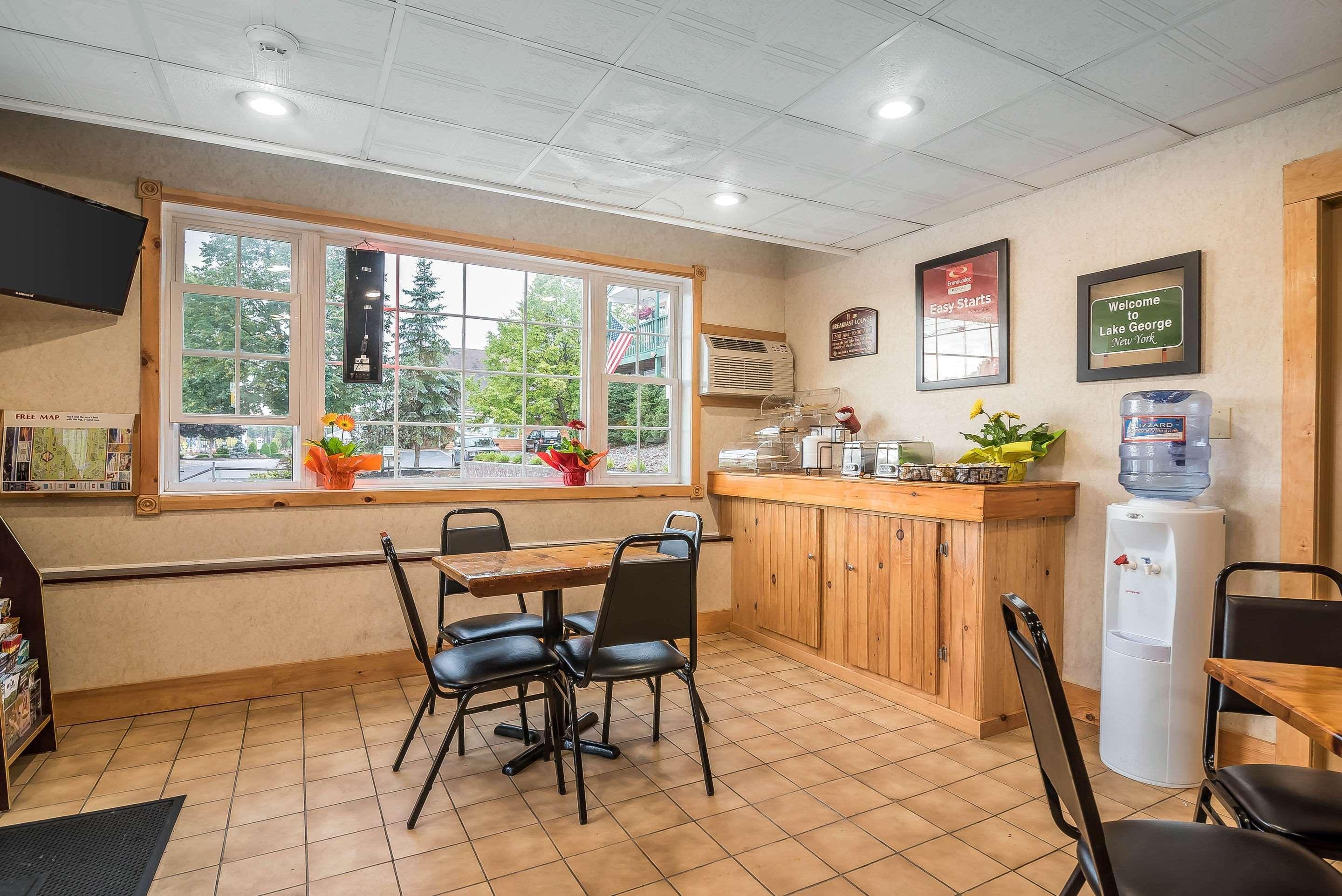 Rodeway Inn Lake George Outlets Экстерьер фото