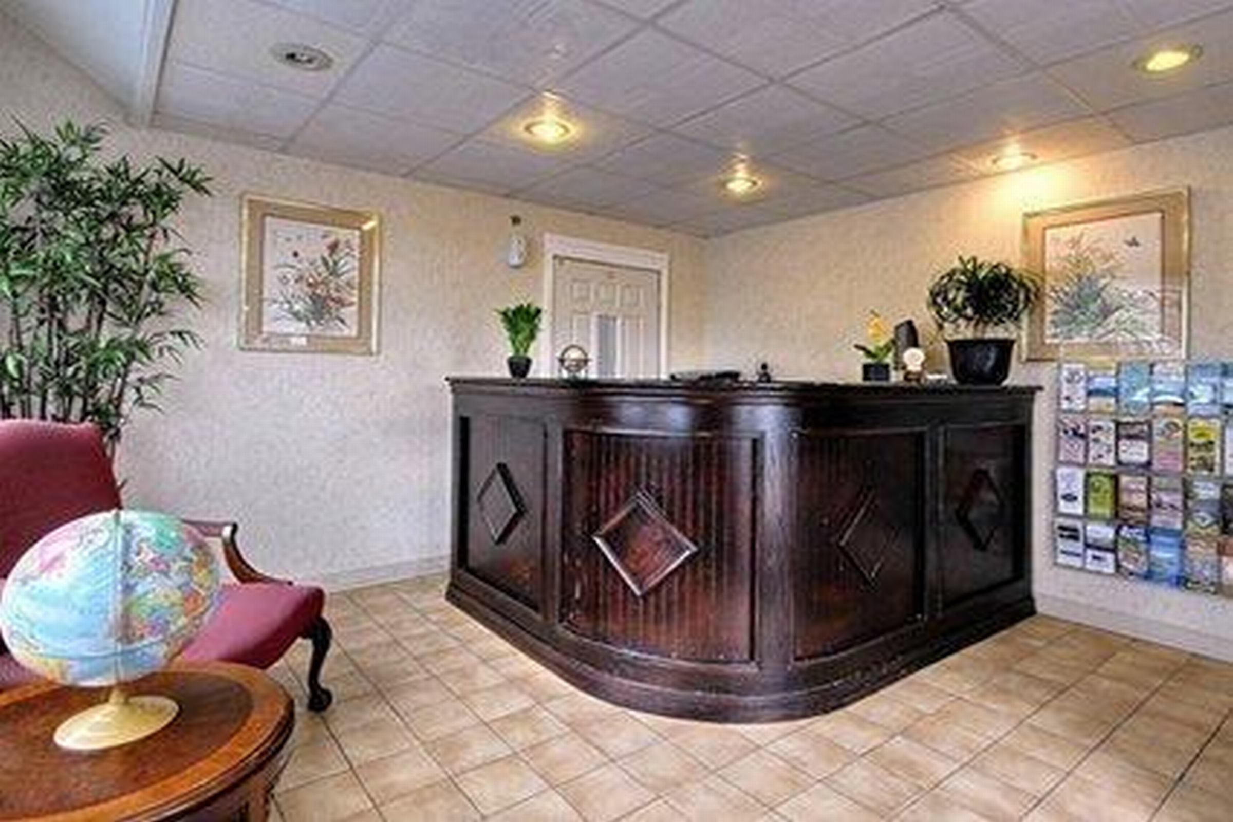 Rodeway Inn Lake George Outlets Экстерьер фото
