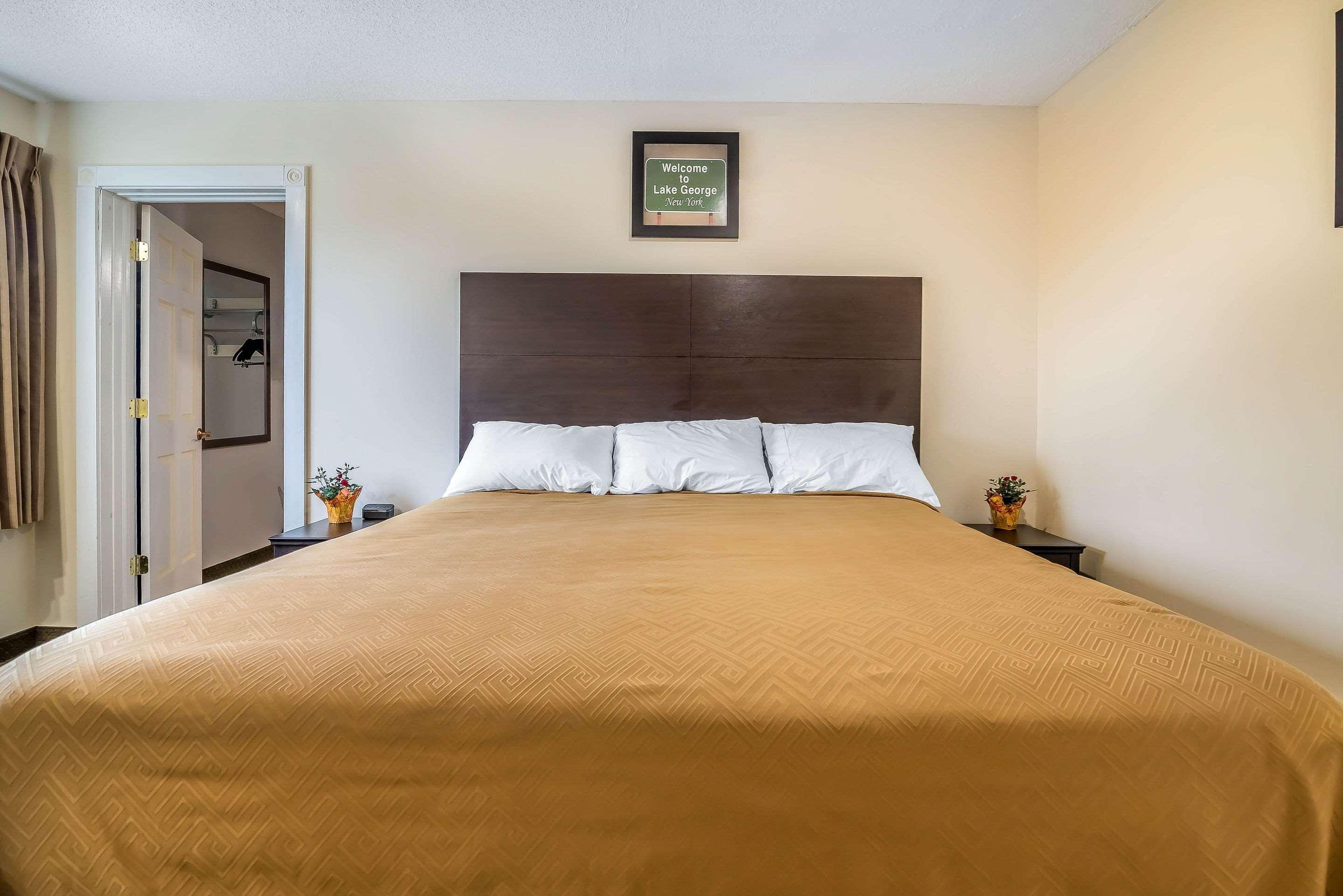 Rodeway Inn Lake George Outlets Экстерьер фото