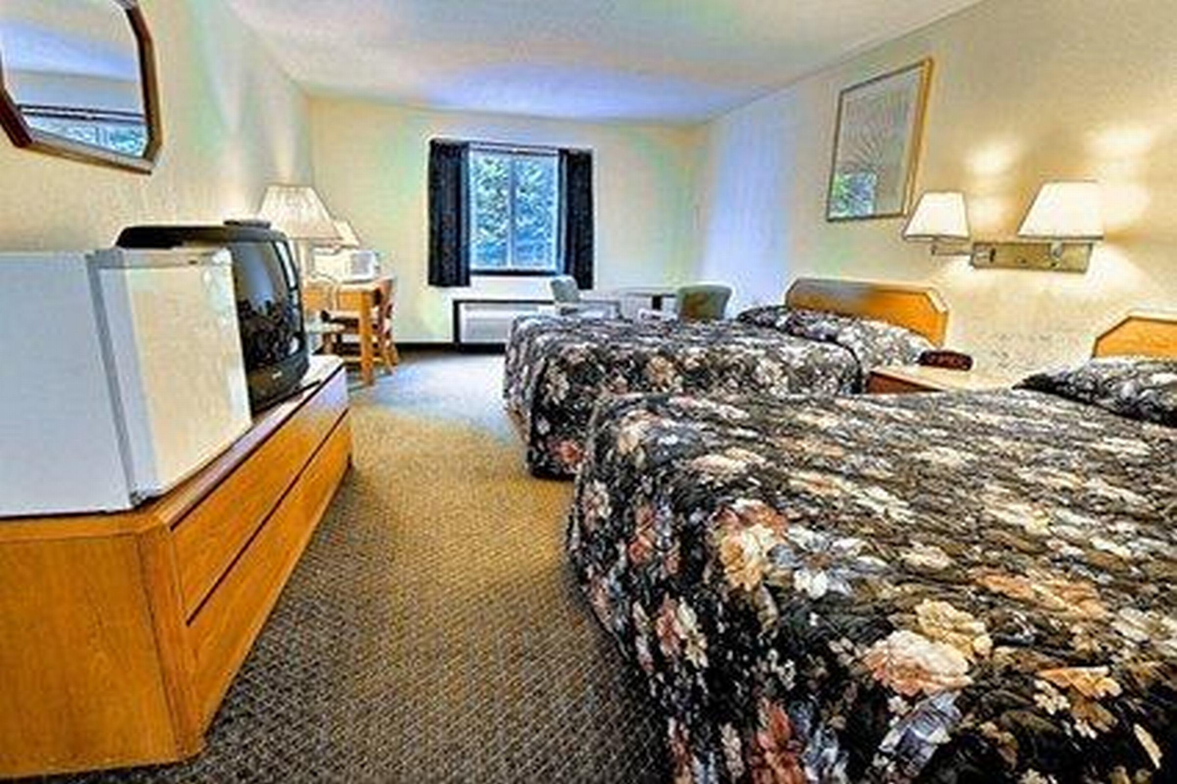 Rodeway Inn Lake George Outlets Экстерьер фото