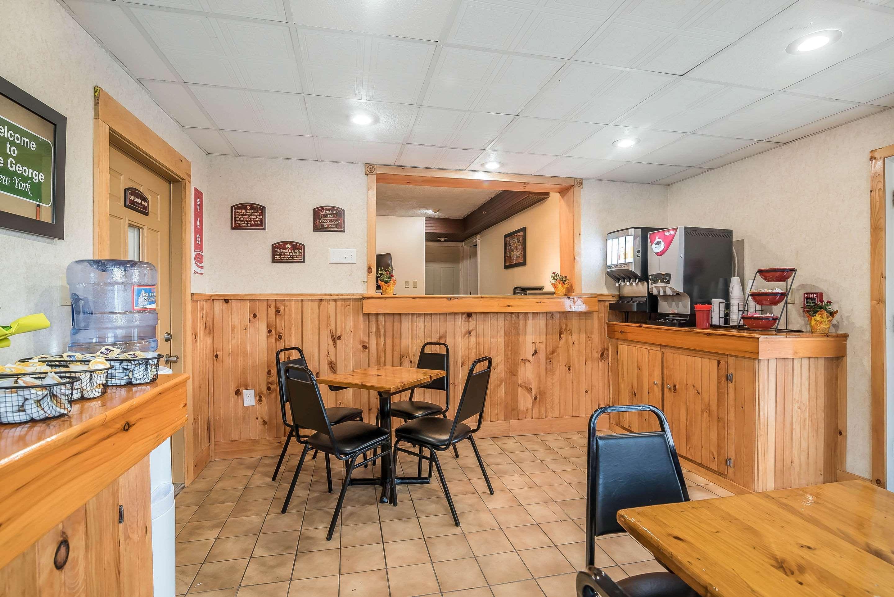 Rodeway Inn Lake George Outlets Экстерьер фото