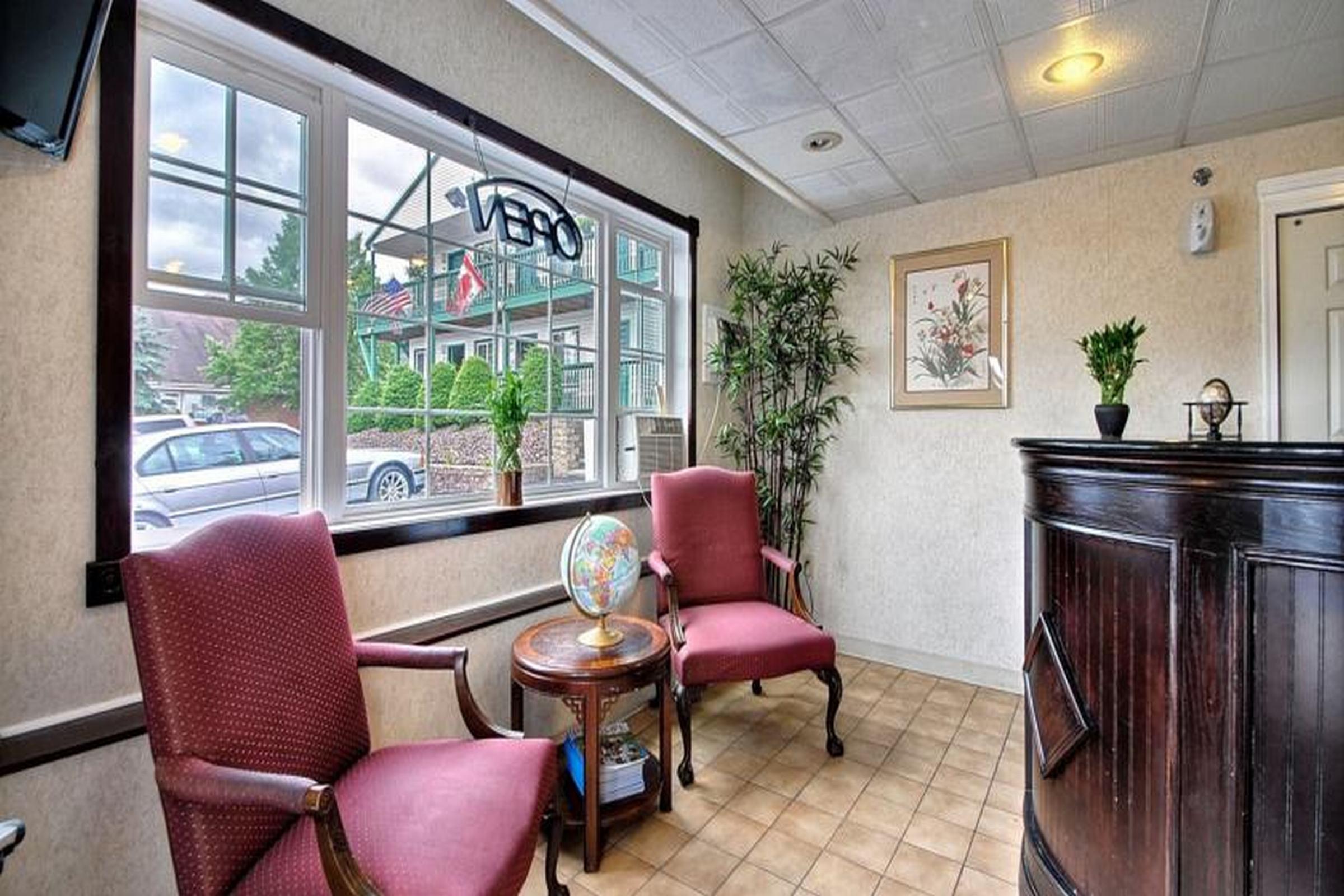 Rodeway Inn Lake George Outlets Экстерьер фото